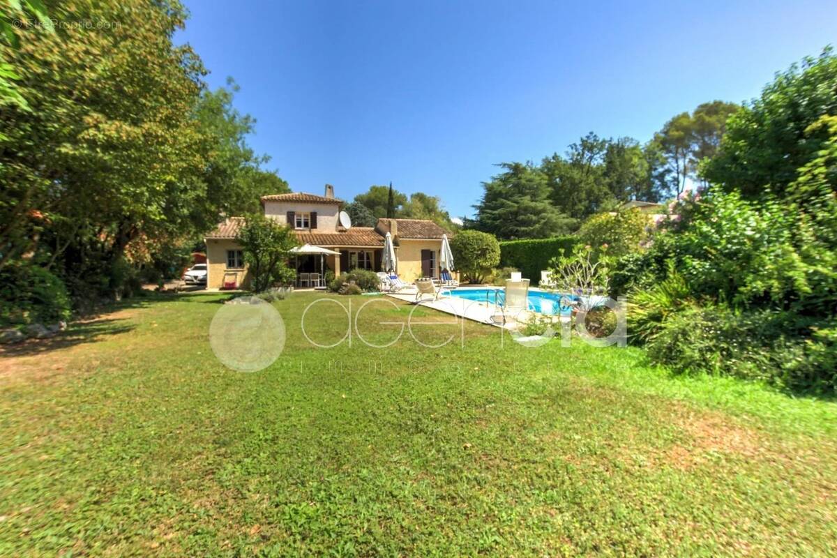 Maison à ROQUEFORT-LES-PINS