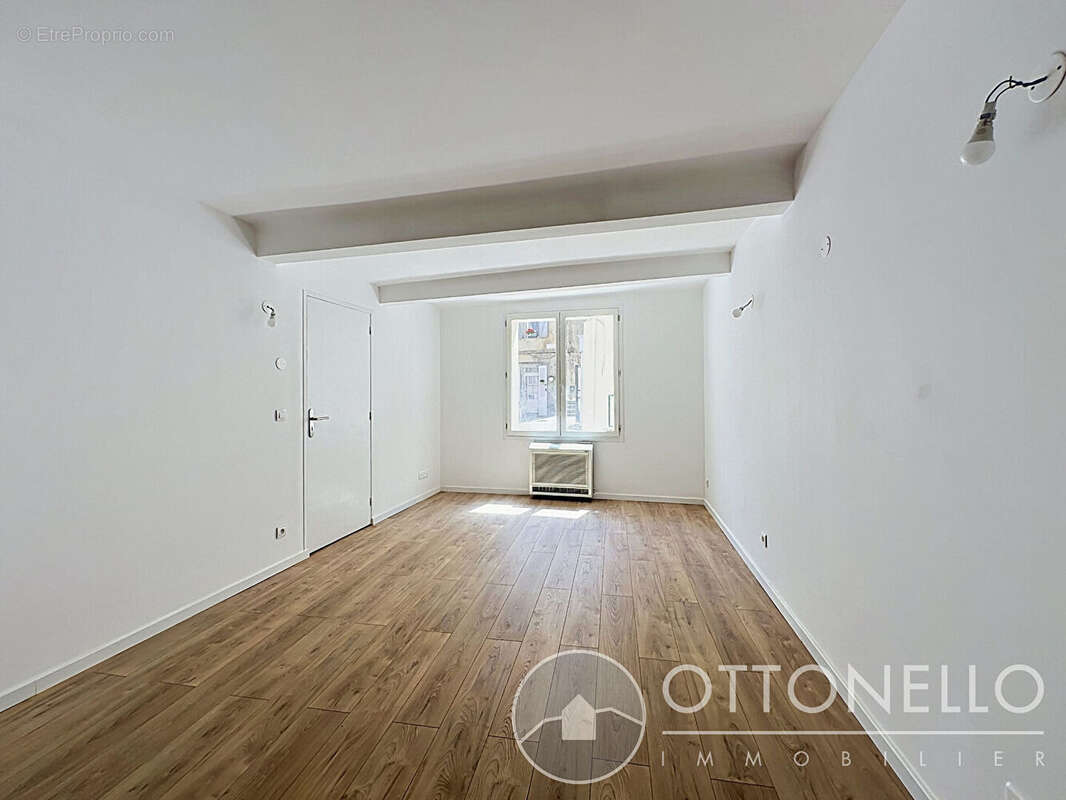 Appartement à ROQUEBRUNE-SUR-ARGENS