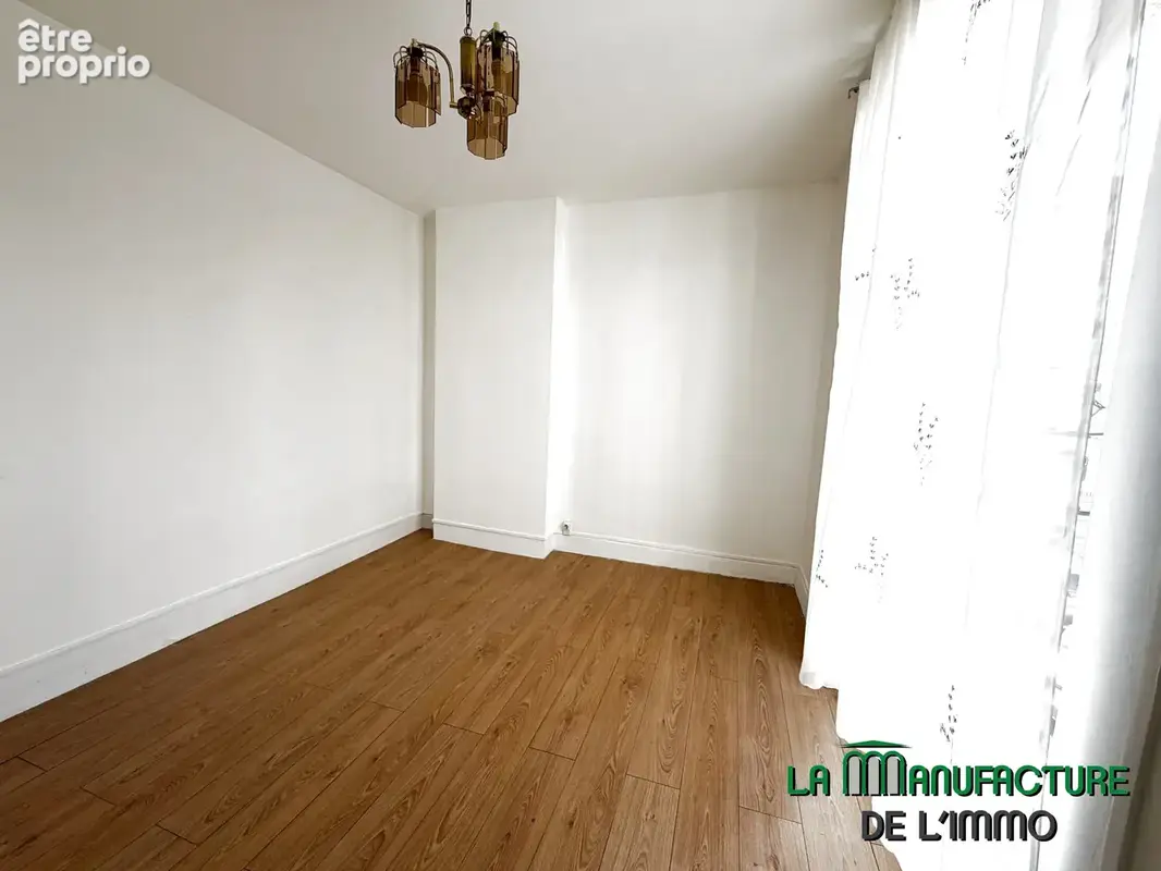 Appartement F3 - 72,58M2 - 2 Caves - Garage - Saint-Etienne/ Bergson - La Terrasse - photo 6