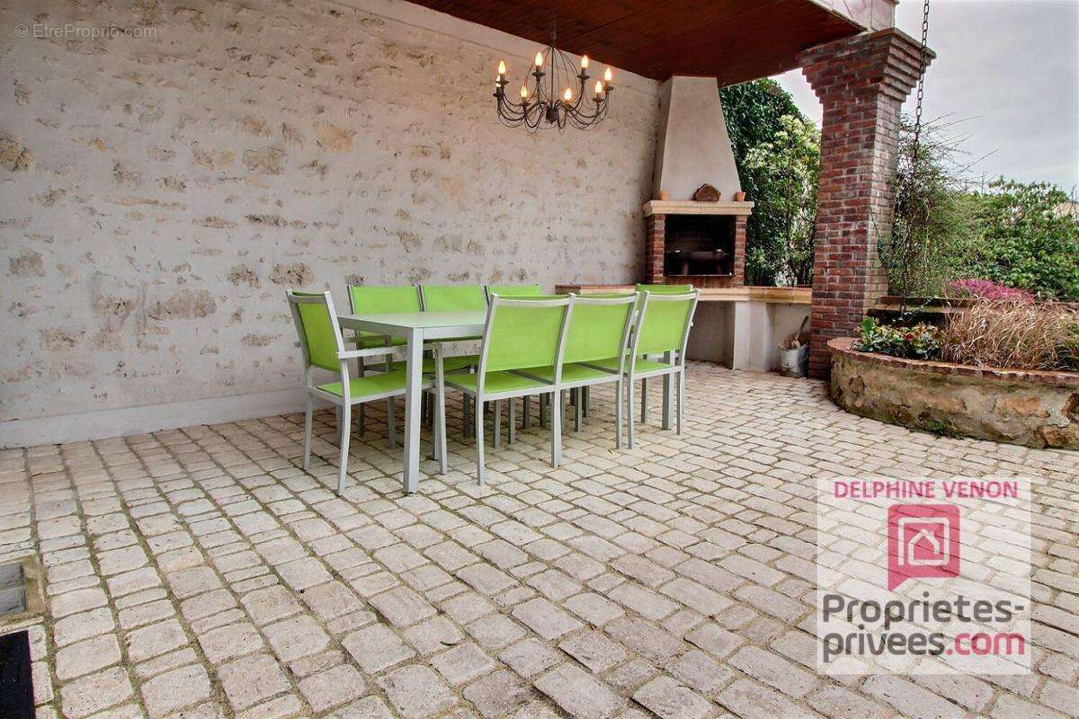 Exclusivité - Maison bourgeoise de 225 m² classe énergie C avec double garage et jardin en centre ville de Châteauneuf sur Loire - photo 16