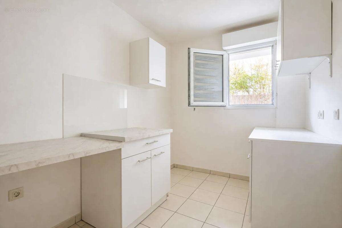 Appartement à LES PAVILLONS-SOUS-BOIS