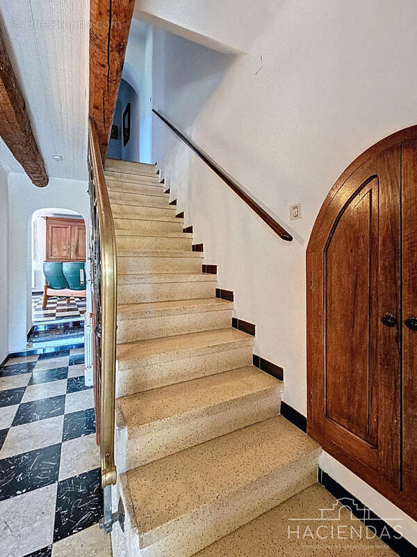 Maison à VENTABREN