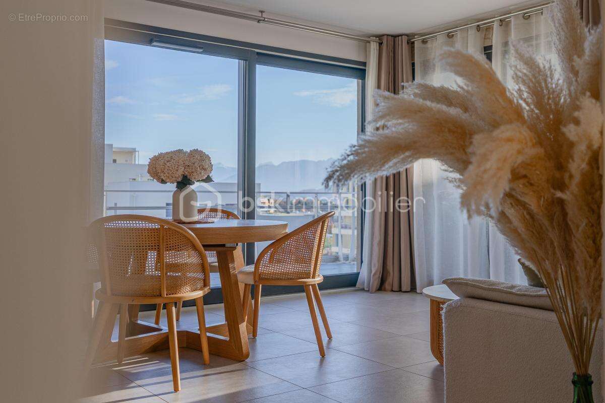 Appartement à PRINGY