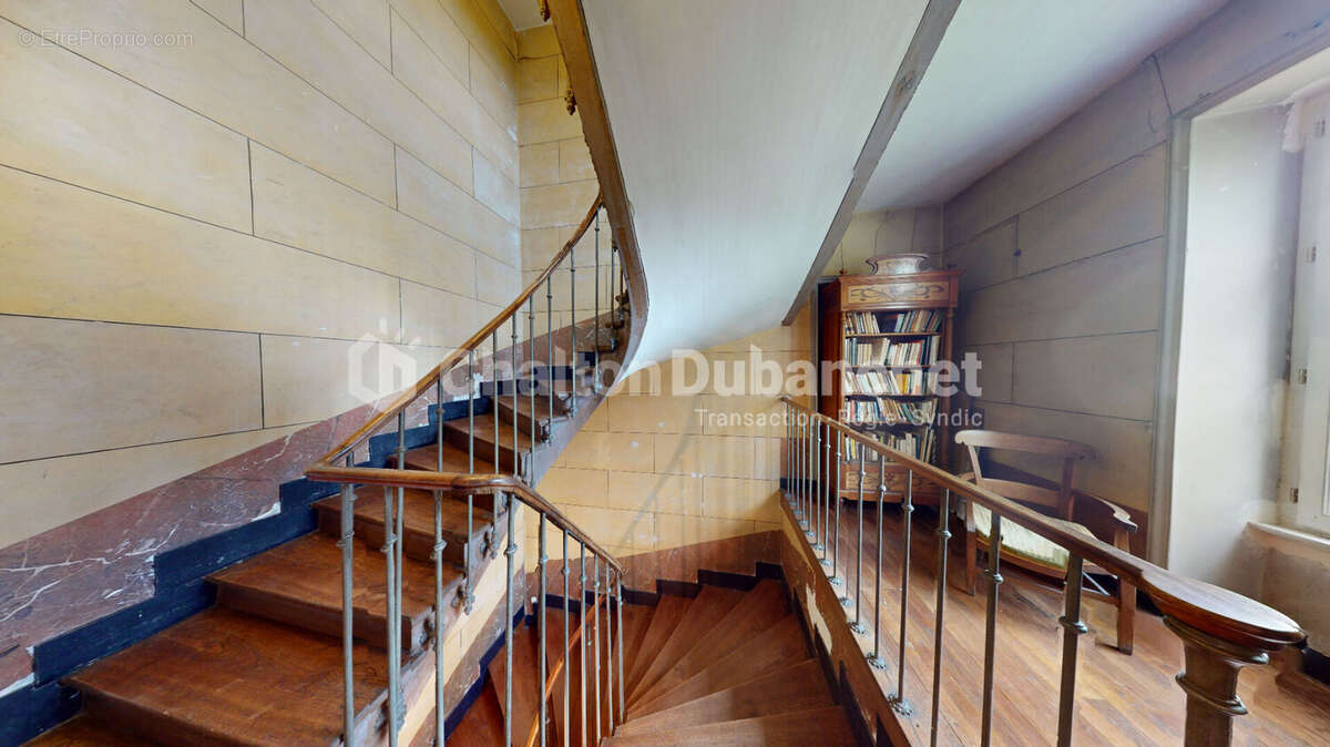 Maison à SAINT-PRIEST-LA-ROCHE