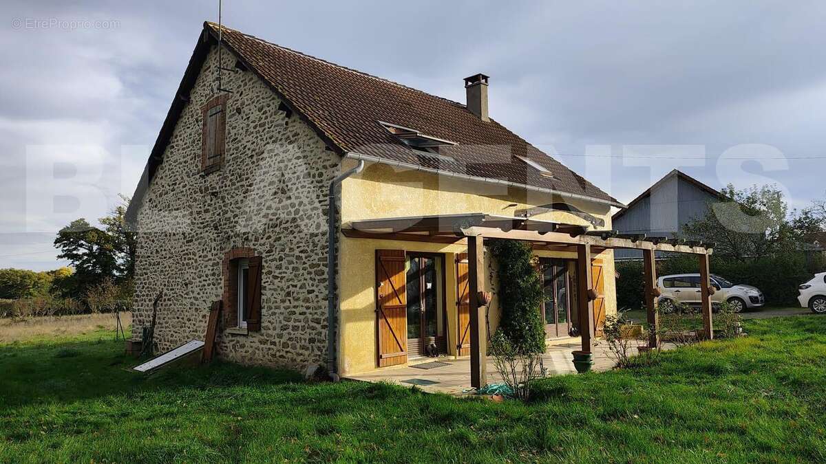 IMG-20251029-WA0000 - Maison à SAINT-SULPICE-LES-FEUILLES