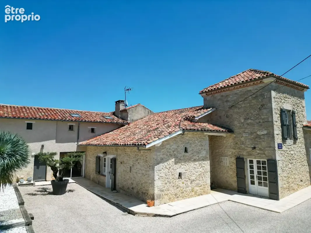 Charmante Maison en Pierre avec Piscine, Vues Panoramiques et Jardin Paisible - photo 2