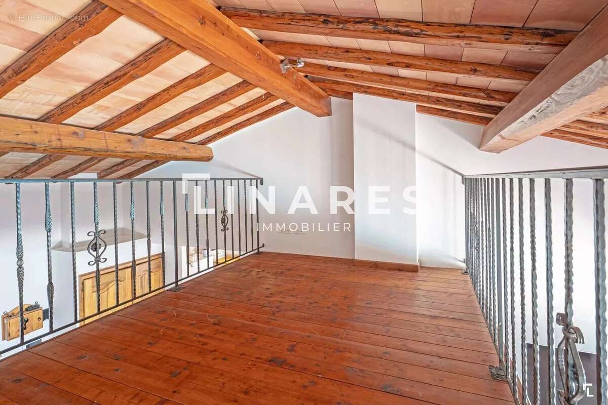 LA CEYRESTAINE  - Villa T7 de 225m2 - Terrain 759m2 - PISCINE - 13600 CEYRESTE - photo 17