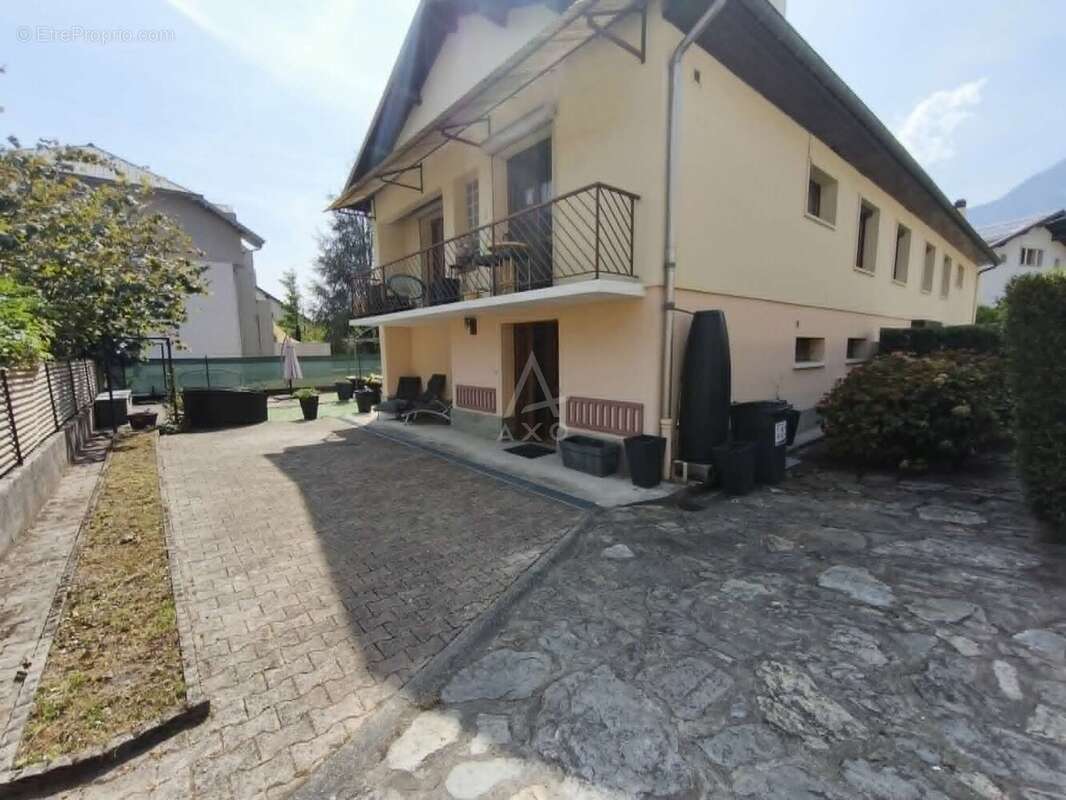 EXCLUSIVITÉ  Maison familiale avec jardin, garage et fort potentiel à Albertville - photo 2