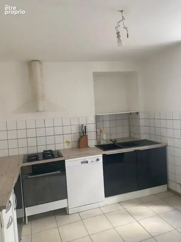 Au cœur du village de Marthon, Bâtiment en pierres, ancien commerce, bar pizza,  avec logement au dessus - photo 5