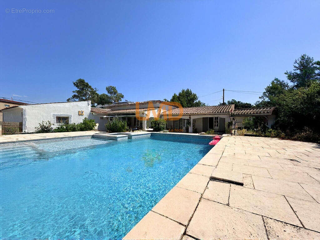Maison à TOURRETTES