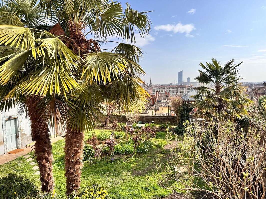   - Appartement à LYON-5E