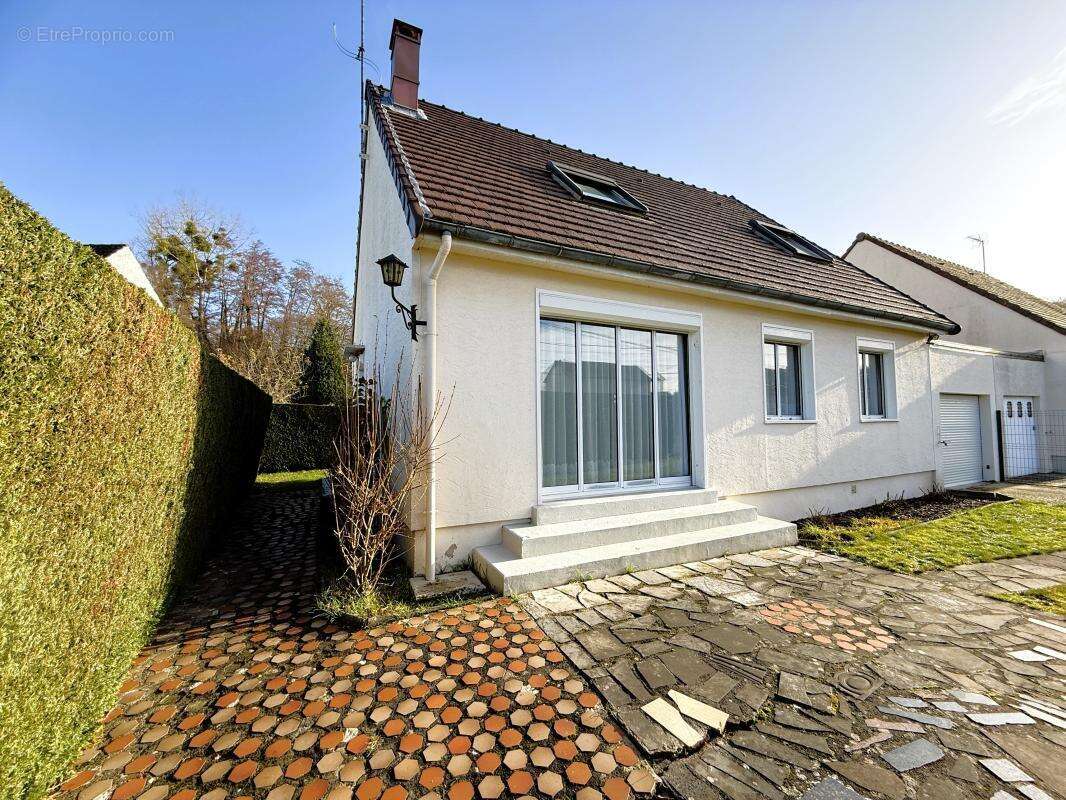 Maison à MOGNEVILLE