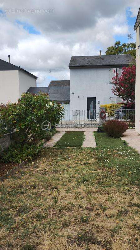 Maison de 110 m² à Nazelles-Négron - photo 10