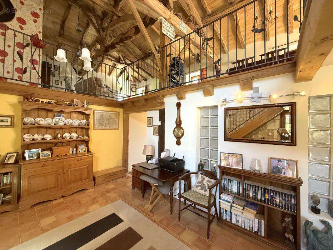 Maison à NANTEUIL-AURIAC-DE-BOURZAC