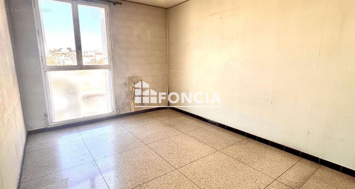 Appartement à MARSEILLE-3E