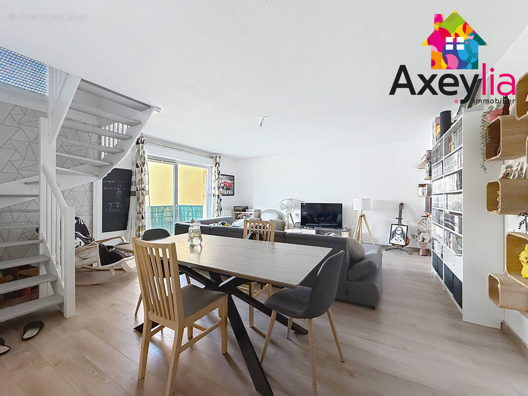 A vendre - roanne - appartement t5, en duplex avec 4 chambres, stationnement, cave et terrasse - photo 2