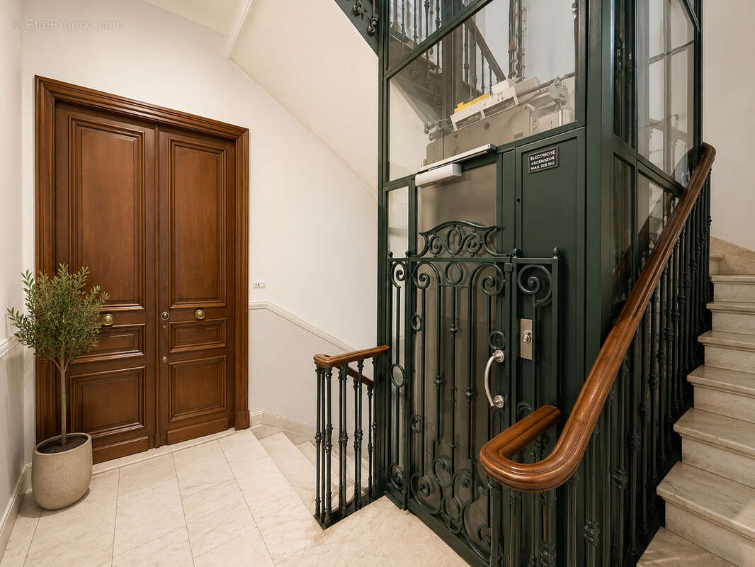 Appartement bourgeois 3 pièces Menton avec parking - photo 9