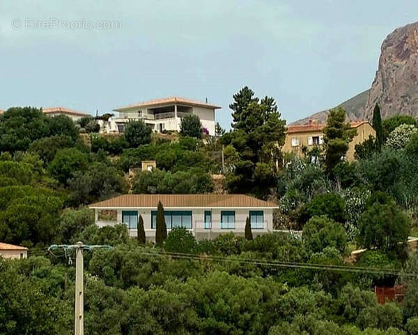 Terrain à AFA