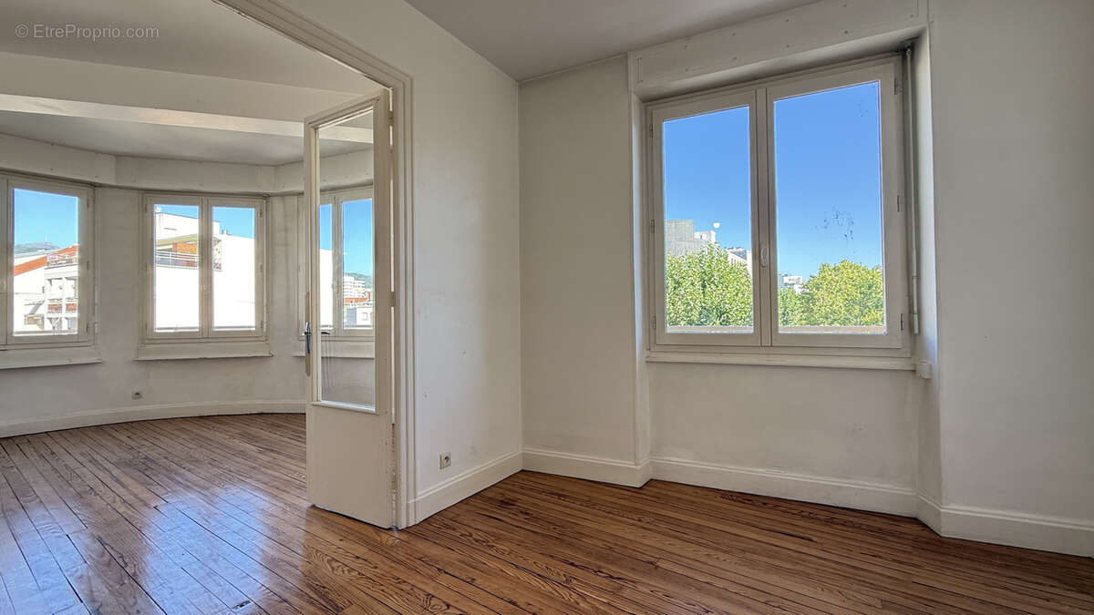 Appartement T4 lumineux centre-ville Clermont-Ferrand - photo 2