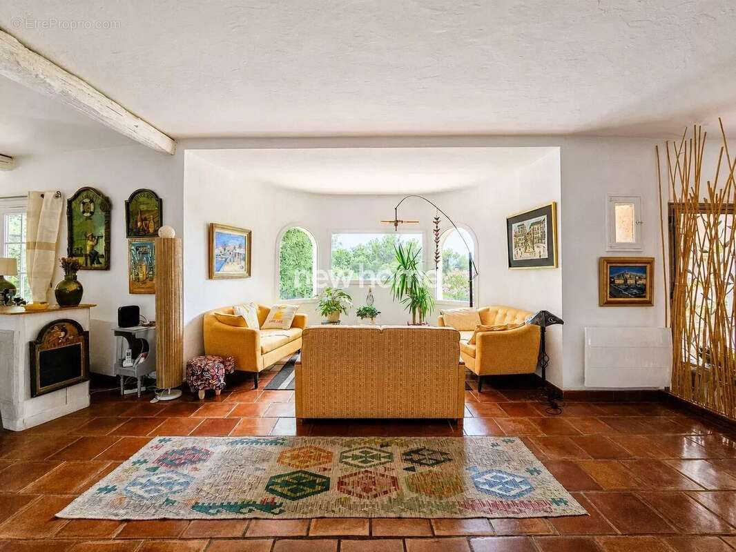 Élégante propriété de caractère avec très belle vue, piscine et gîte indépendant - photo 13