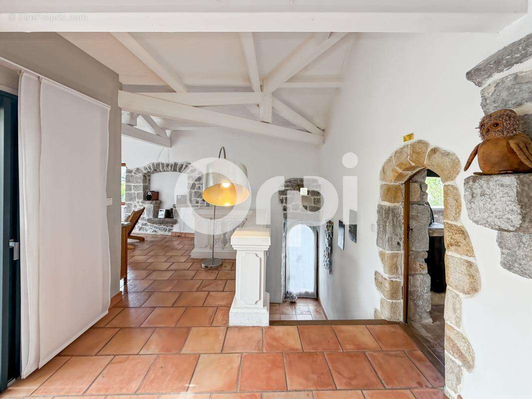 Maison à RUOMS