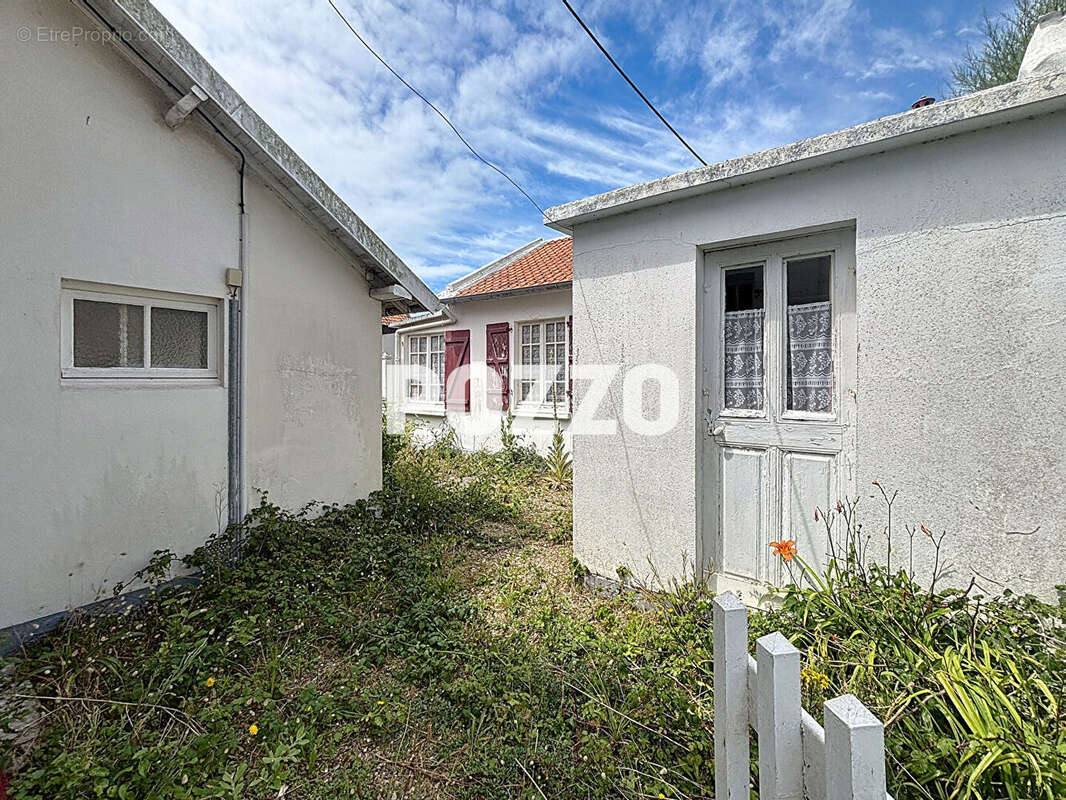 Maison à AGON-COUTAINVILLE