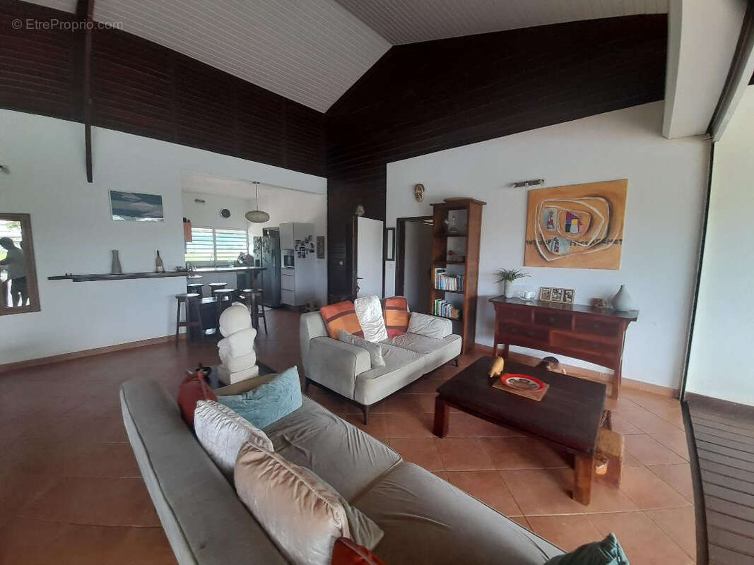 Maison à REMIRE-MONTJOLY