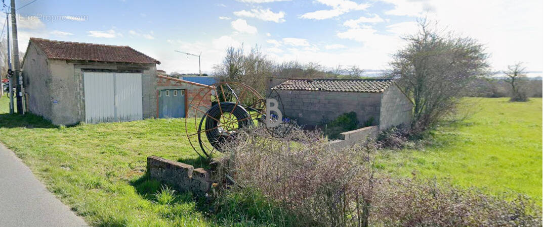 Parking à SAUSSENAC