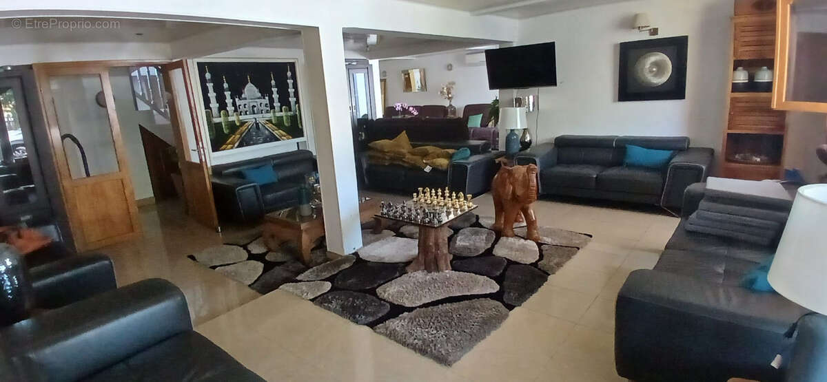 "Superbe villa spacieuse et lumineuse de 350 m² dans un quartier résidentiel de Ravine Creuse Saint André - photo 8