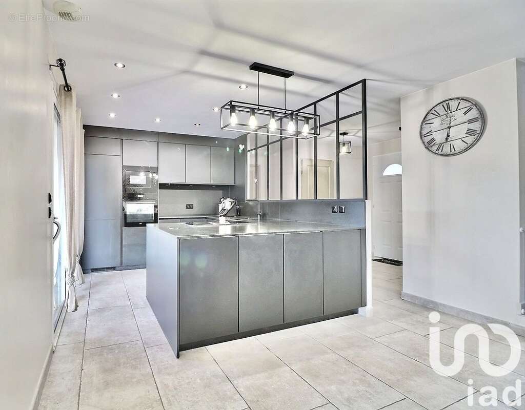 Photo 4 - Maison à LE CASTELLET