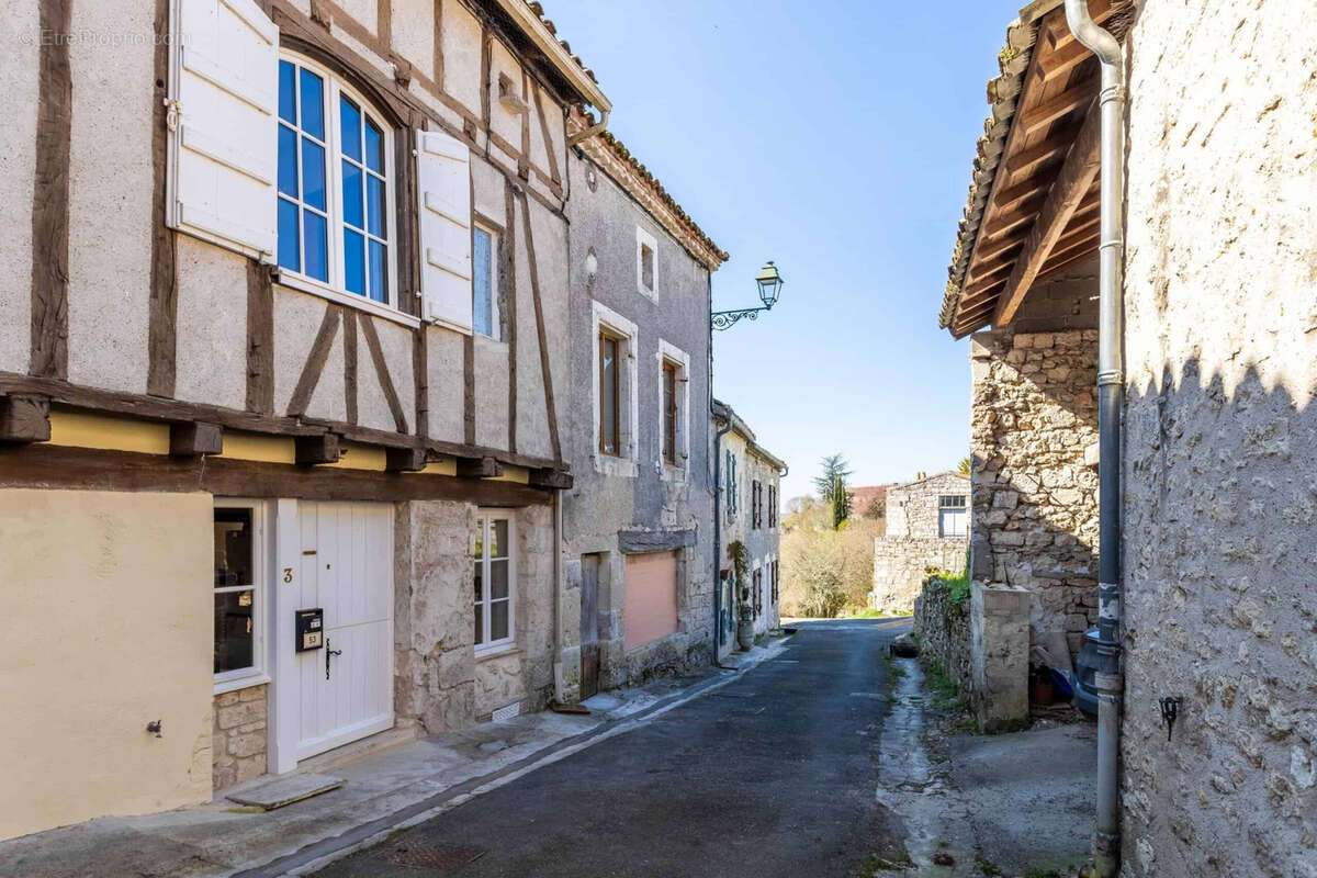 Maison de village avec dépendance et jardin - photo 2