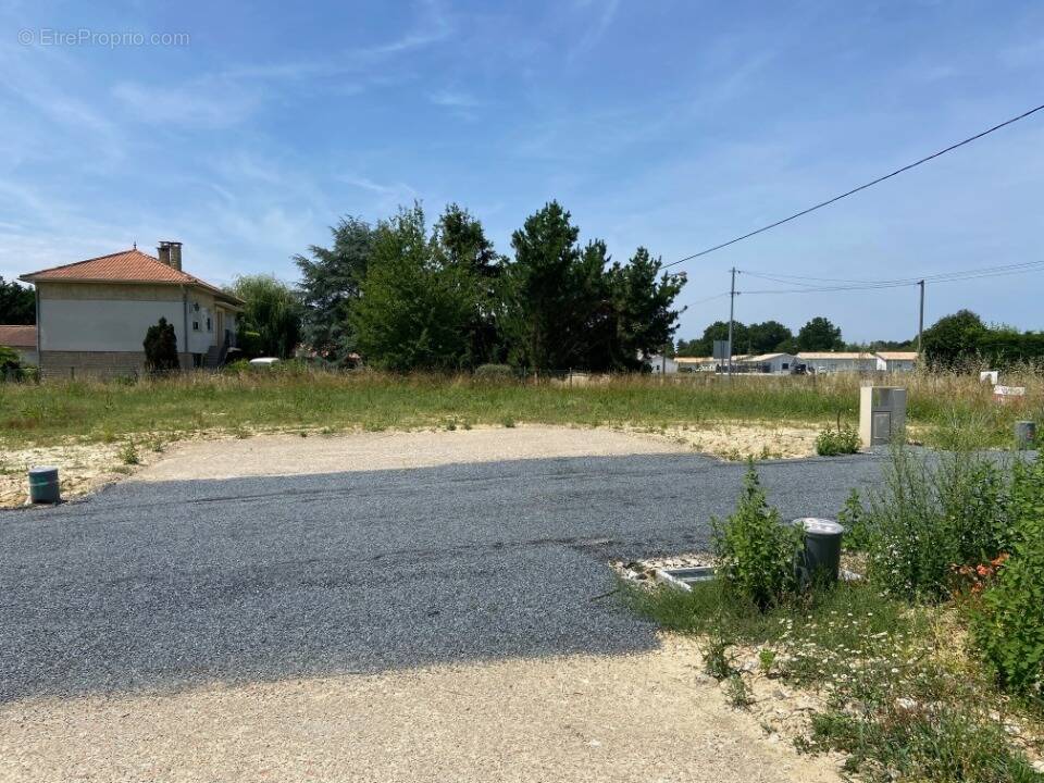 Terrain à SAINT-GERMAIN-DU-PUCH