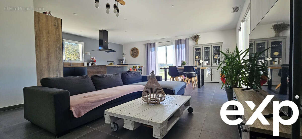 Maison à COURS-DE-PILE