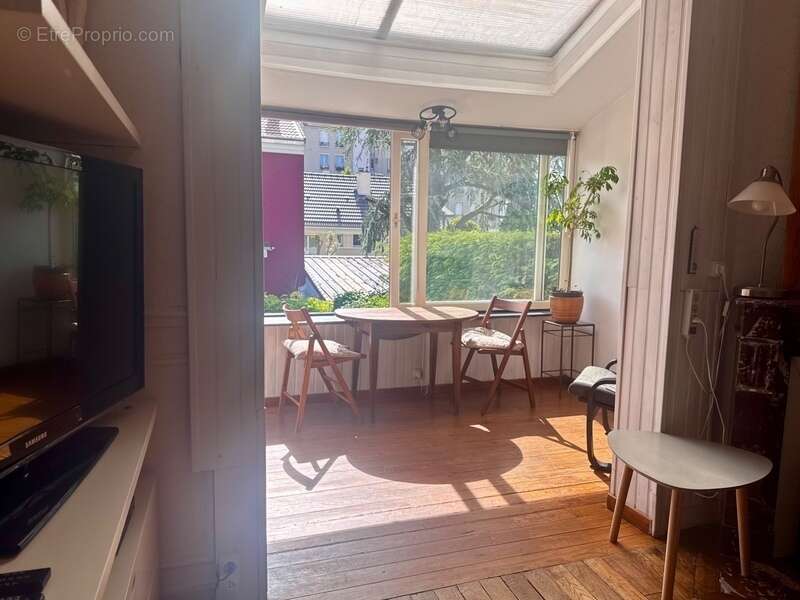 Le Perreux-sur-Marne – Maison avec jardin et garage- Quartier recherché et au calme - photo 2