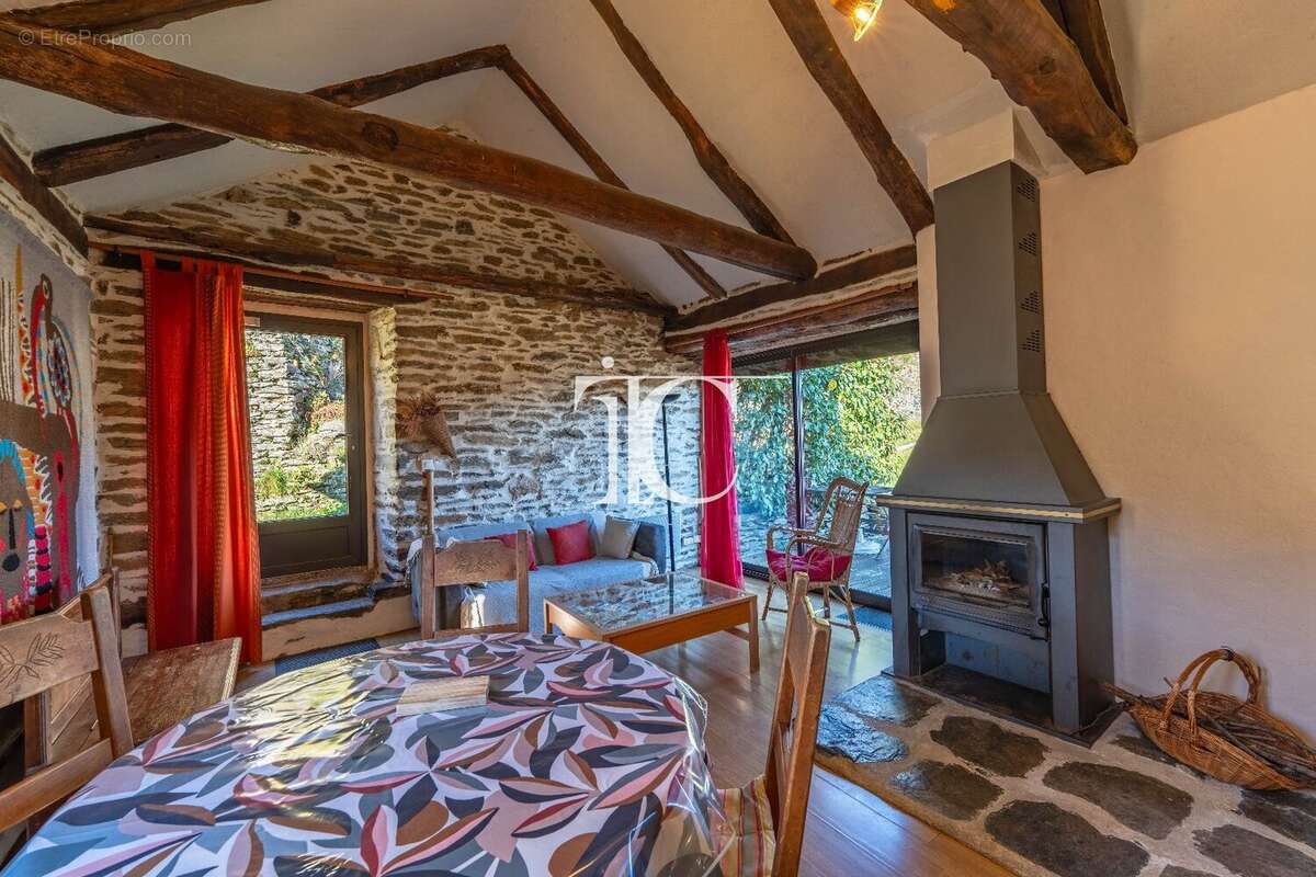 Maison à LABLACHERE