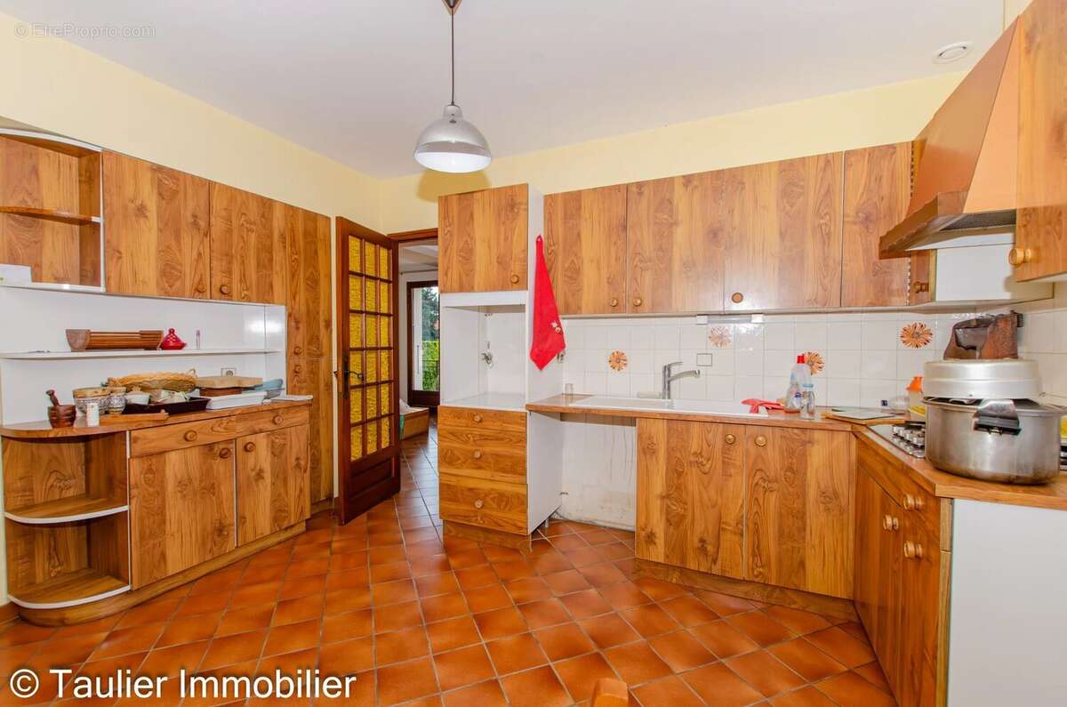 Maison T6 avec emplacement privilégié et beaux volumes - photo 8