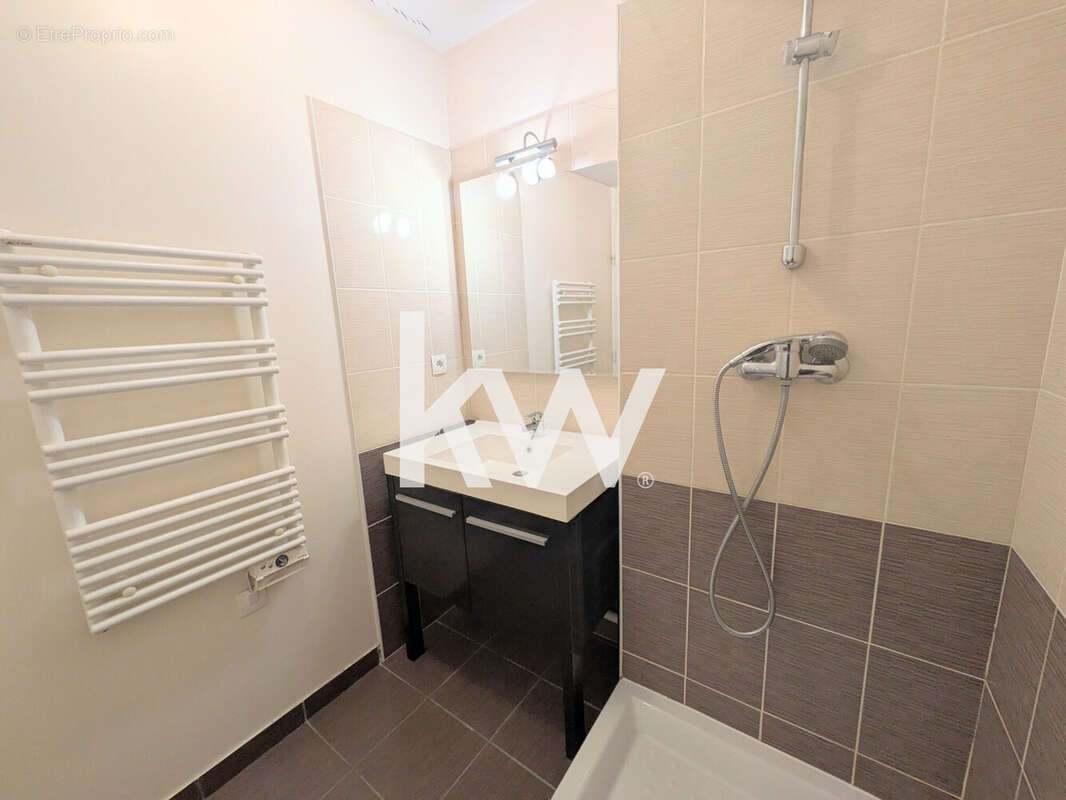 Appartement 34 m² à Saint-Etienne  - photo 6