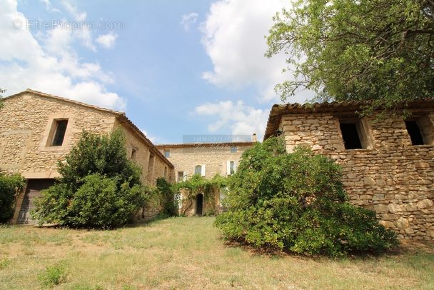 Maison à GORDES