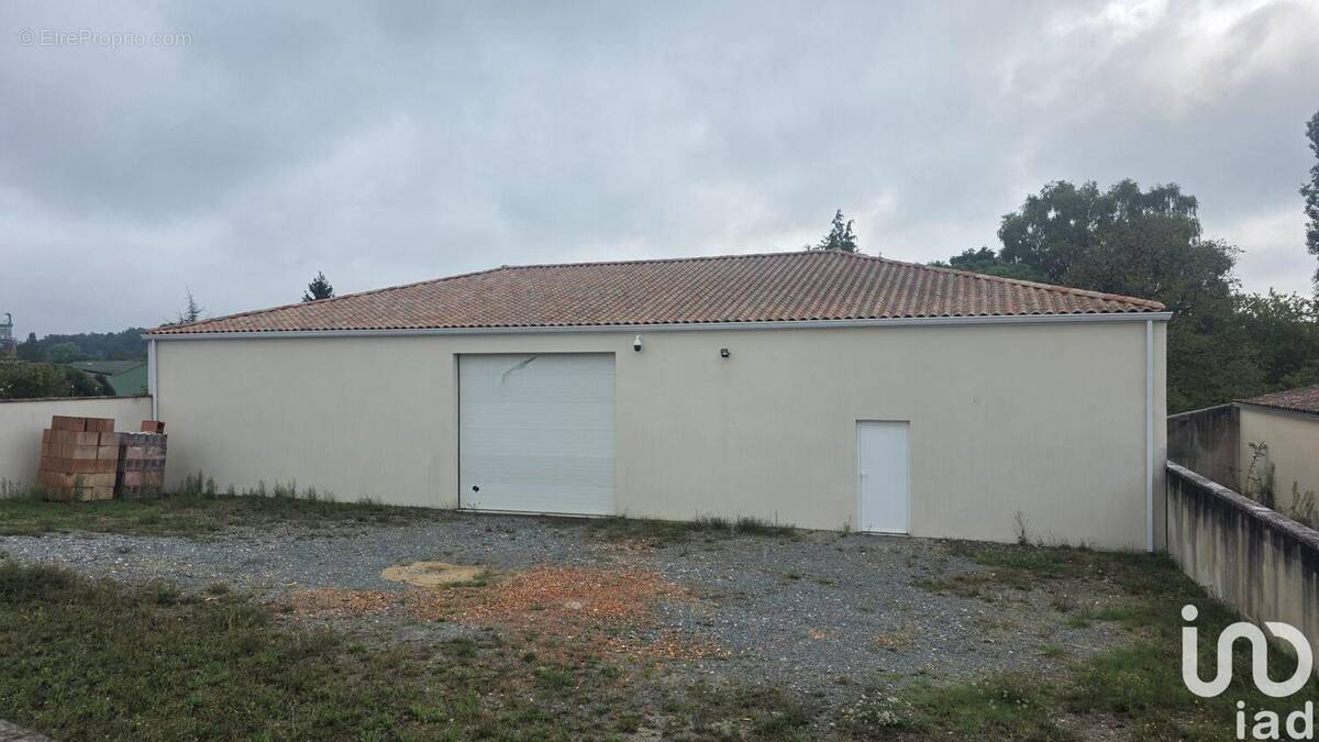 Photo 1 - Commerce à SAINT-MARTIN-D'ARY