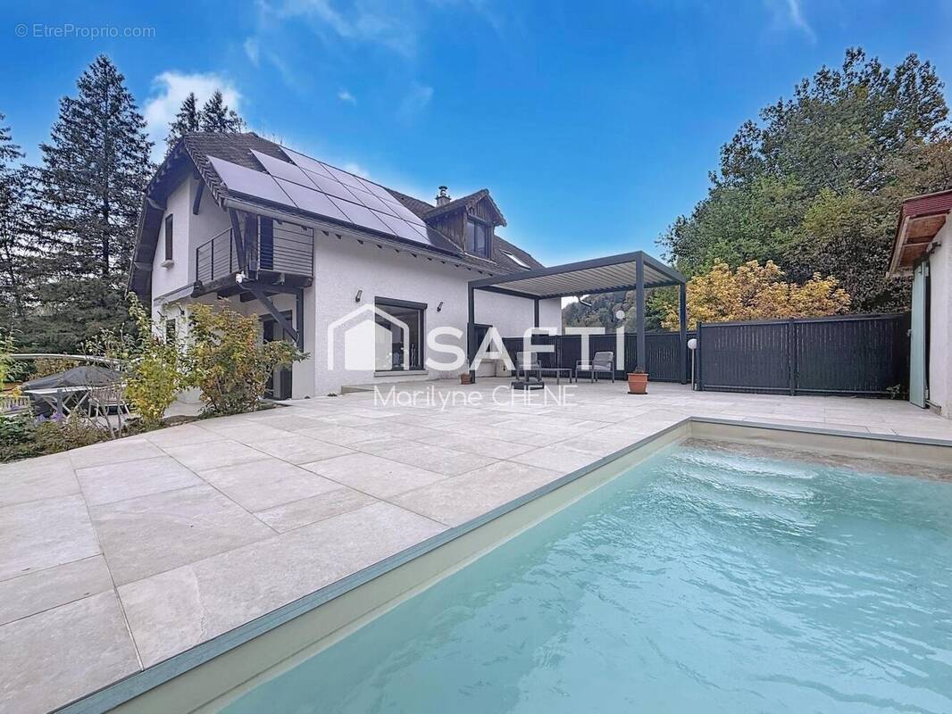 Photo 1 - Maison à ENTRE-DEUX-GUIERS