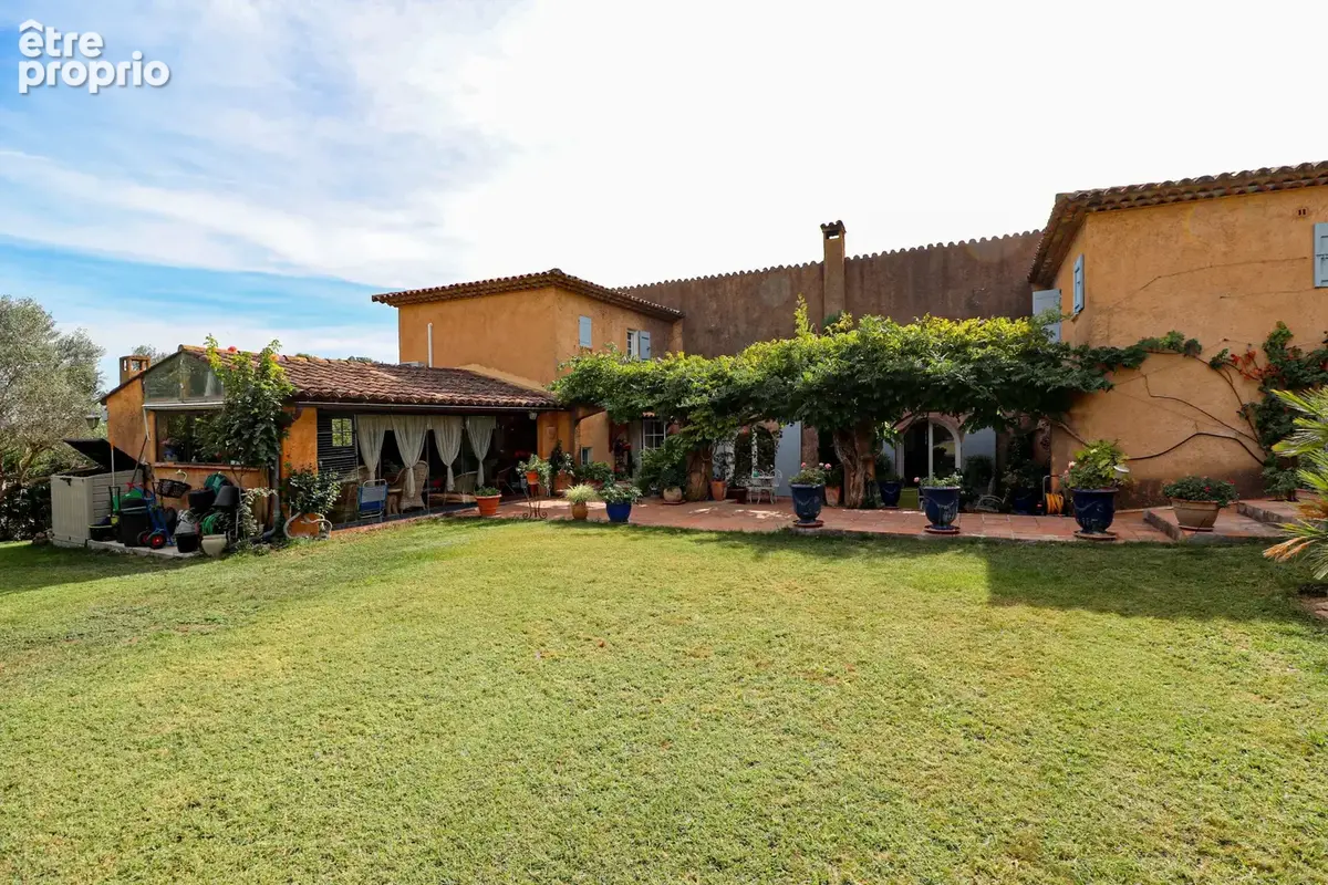 Exclusivite ancien moulin de caractere de 250m2 sur terrain de 2447m2 avec piscine et dependances - photo 4