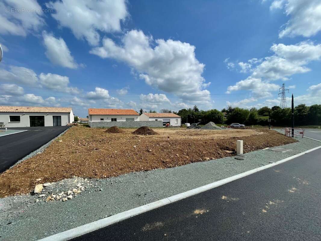 Terrain à ECHIRE