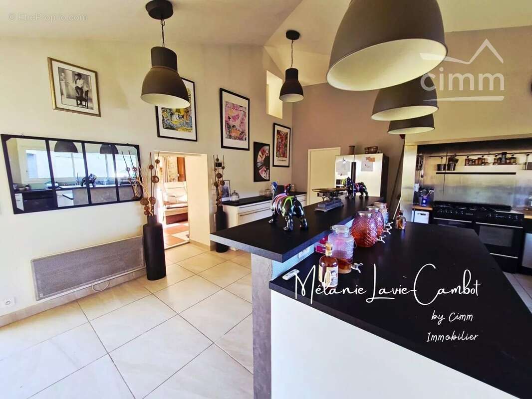 Maison à SAINT-CHRISTOLY-DE-BLAYE