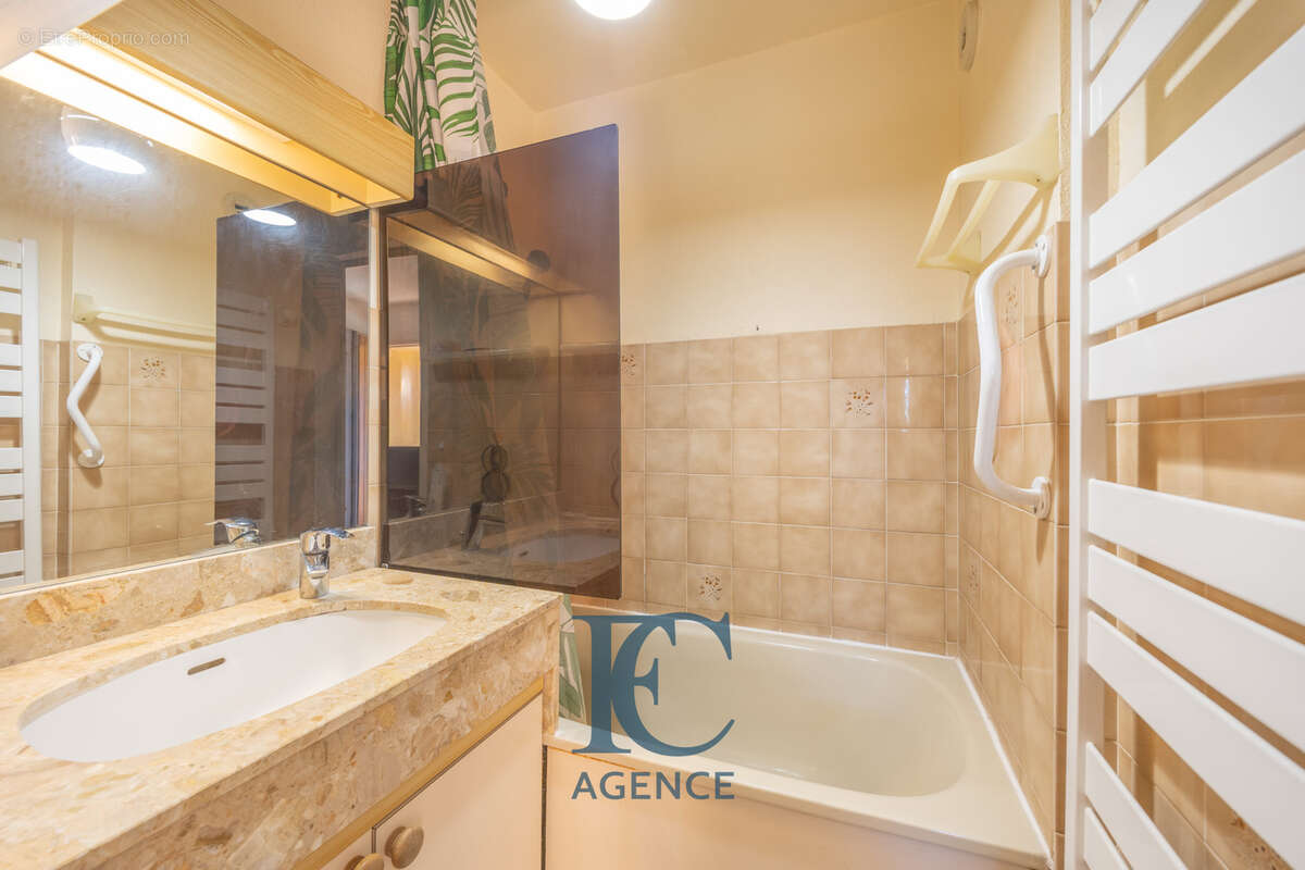 Appartement à SIX-FOURS-LES-PLAGES