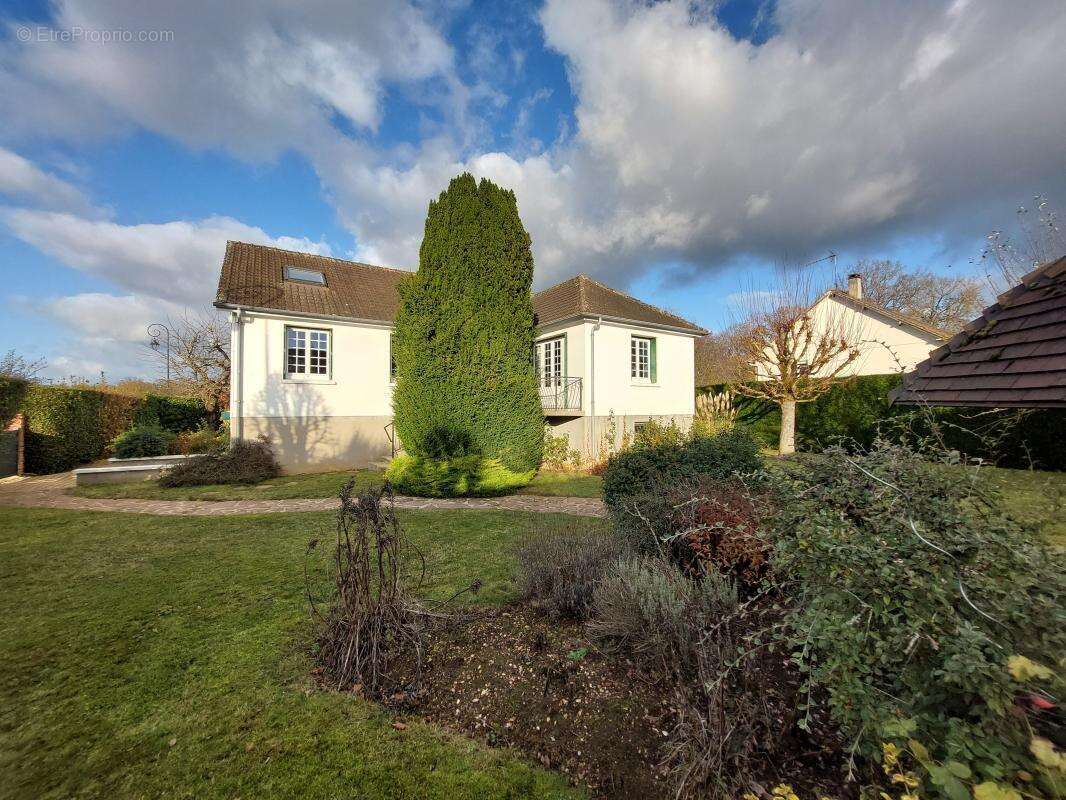 Maison à LES BAUX-SAINTE-CROIX