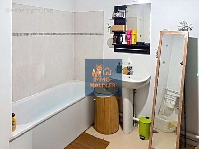 Salle de bains - Appartement à STAINS