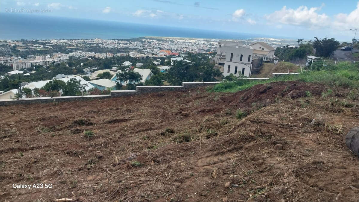 Terrain à SAINT-DENIS