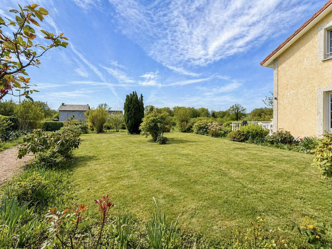 Maison 231 m² à Saint-Georges-De-Mons  - photo 4