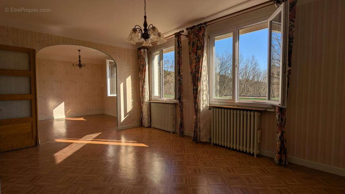 Maison à SAINT-REMY-SUR-DUROLLE