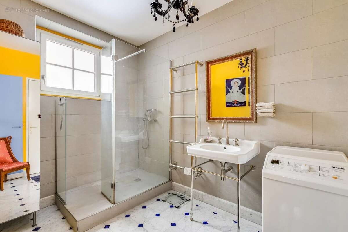 Appartement à PARIS-3E